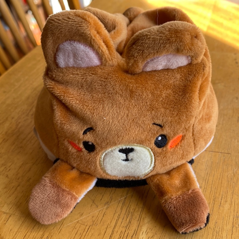 In motion design inc stuffed toy 4”, in very good condition